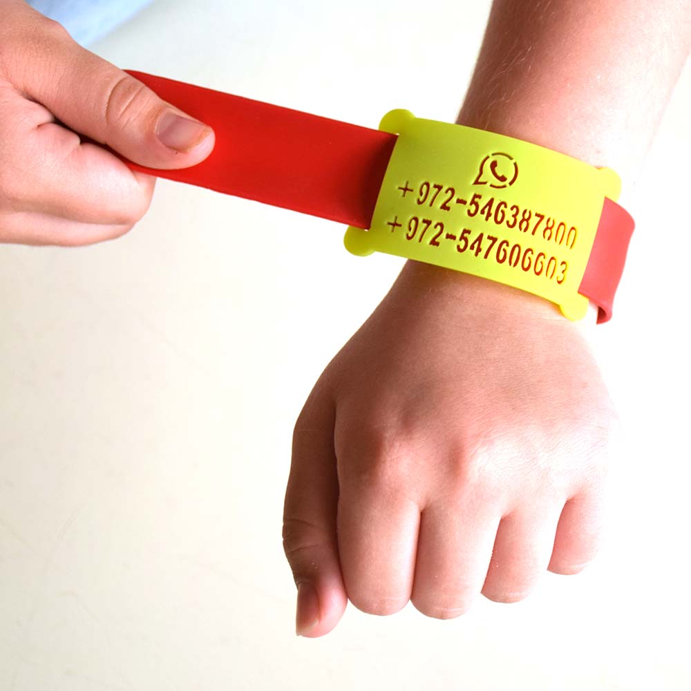 צמידים עם פרטים לטיולים