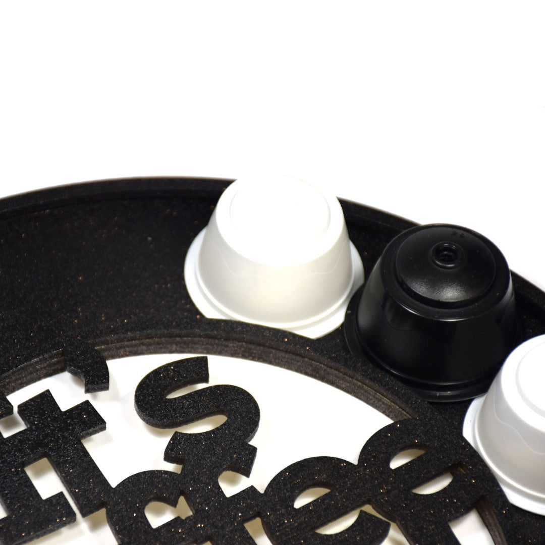 מתקן עץ לאחסון קפסולות קפה