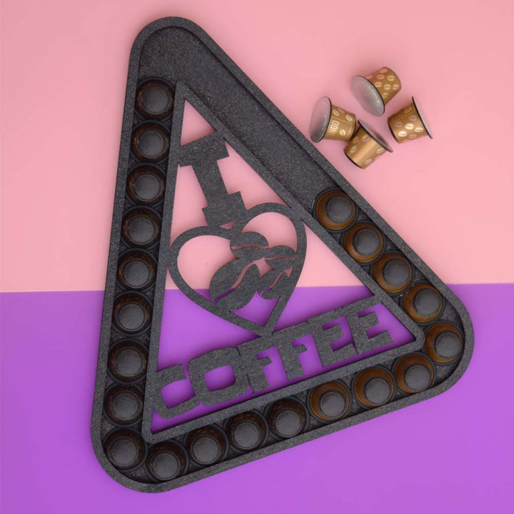 מתקן משולש לקפסולות קפה