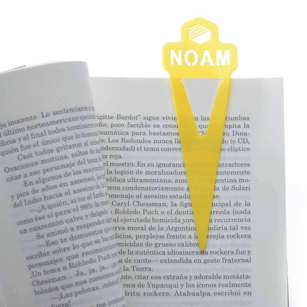 סימניה לספר עם שם ולוגו