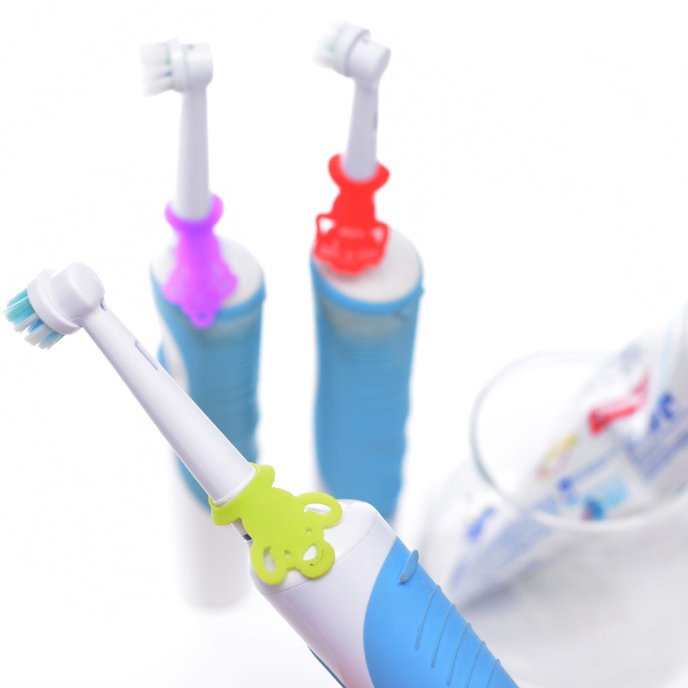 הרבה מברשות שיניים