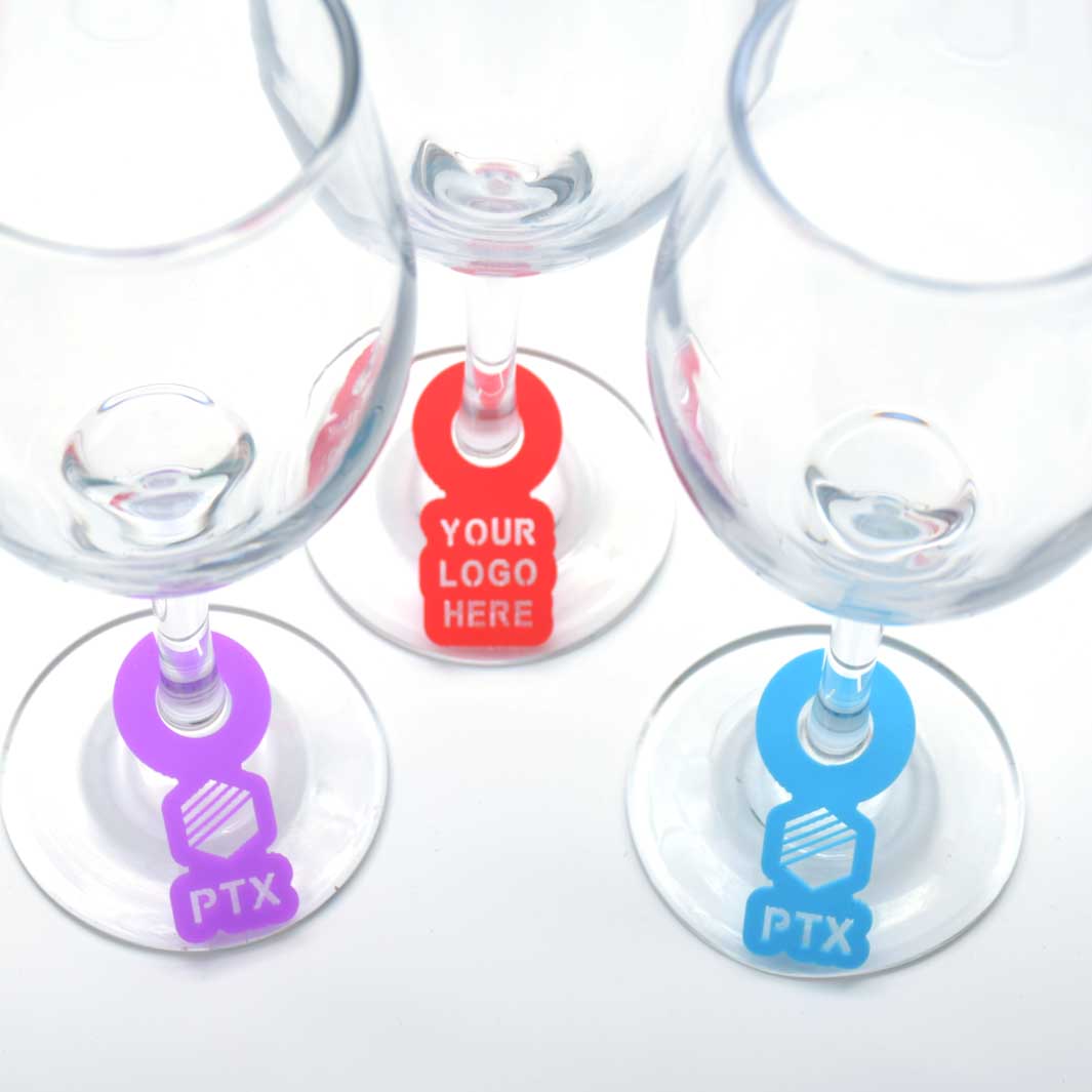 כוס יין ממותג