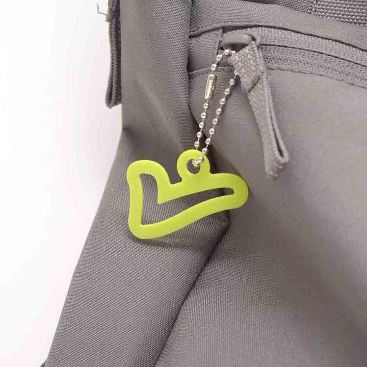 תווית ירוקה לסימון תיקים וקלמרים