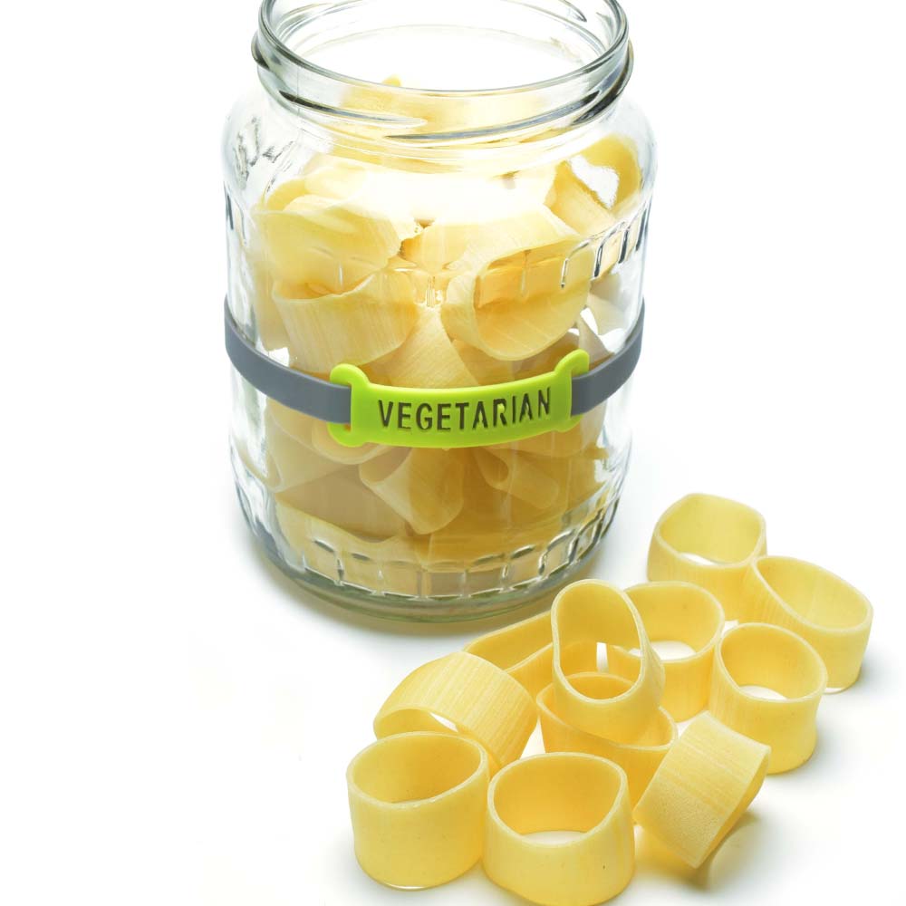 סימון צנצנאות על ידי תווית עם כיתוב VEGETARIAN