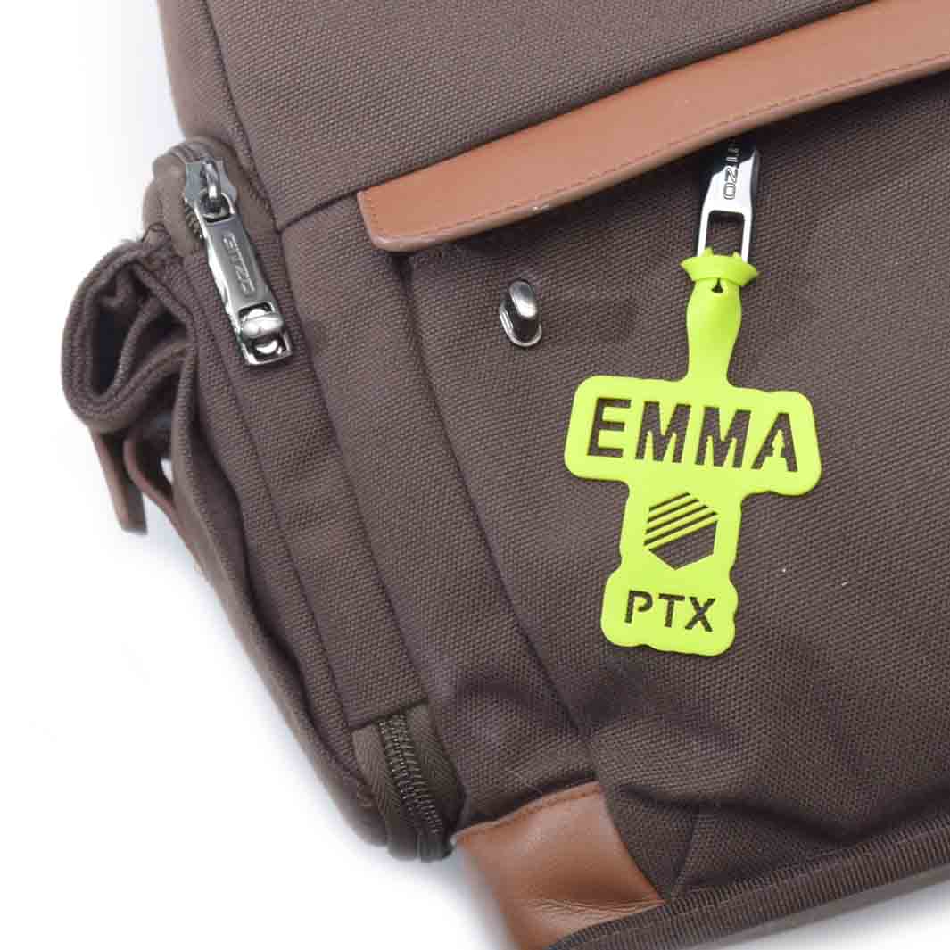 תג עם שם ולוגו לתיקים