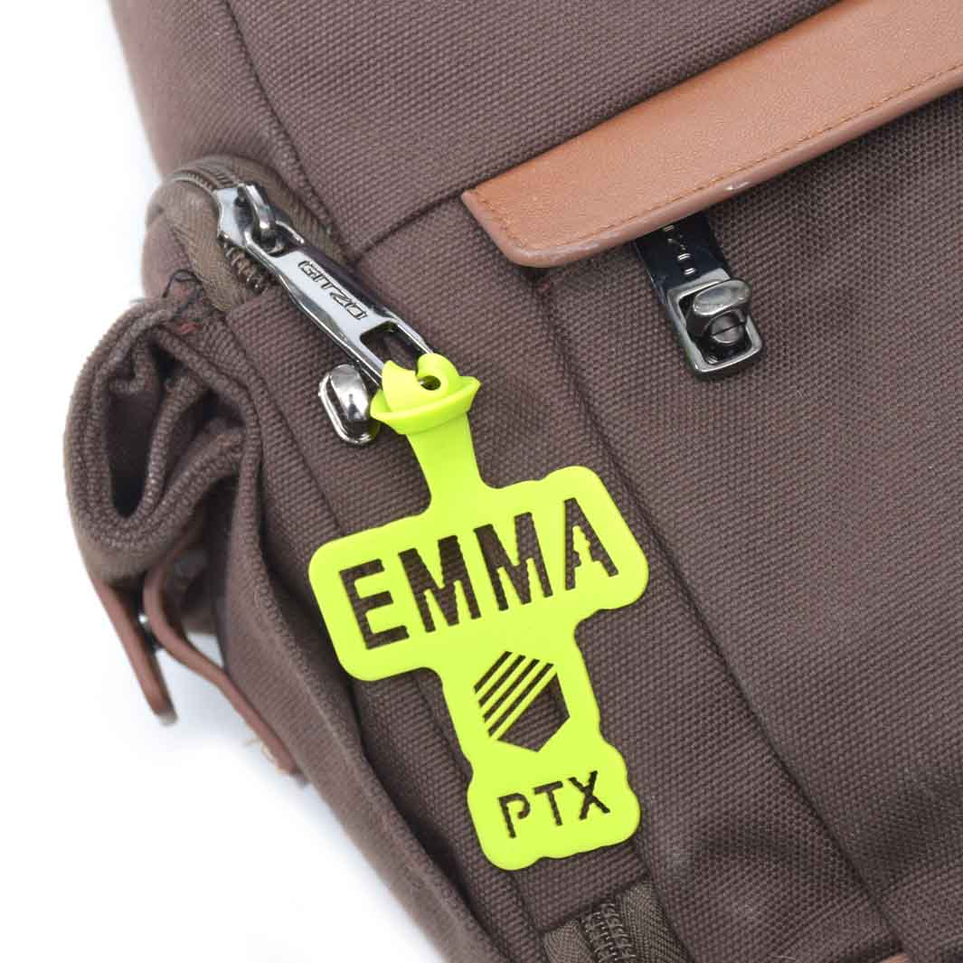 תג שם עם לוגו לסימון תיקים