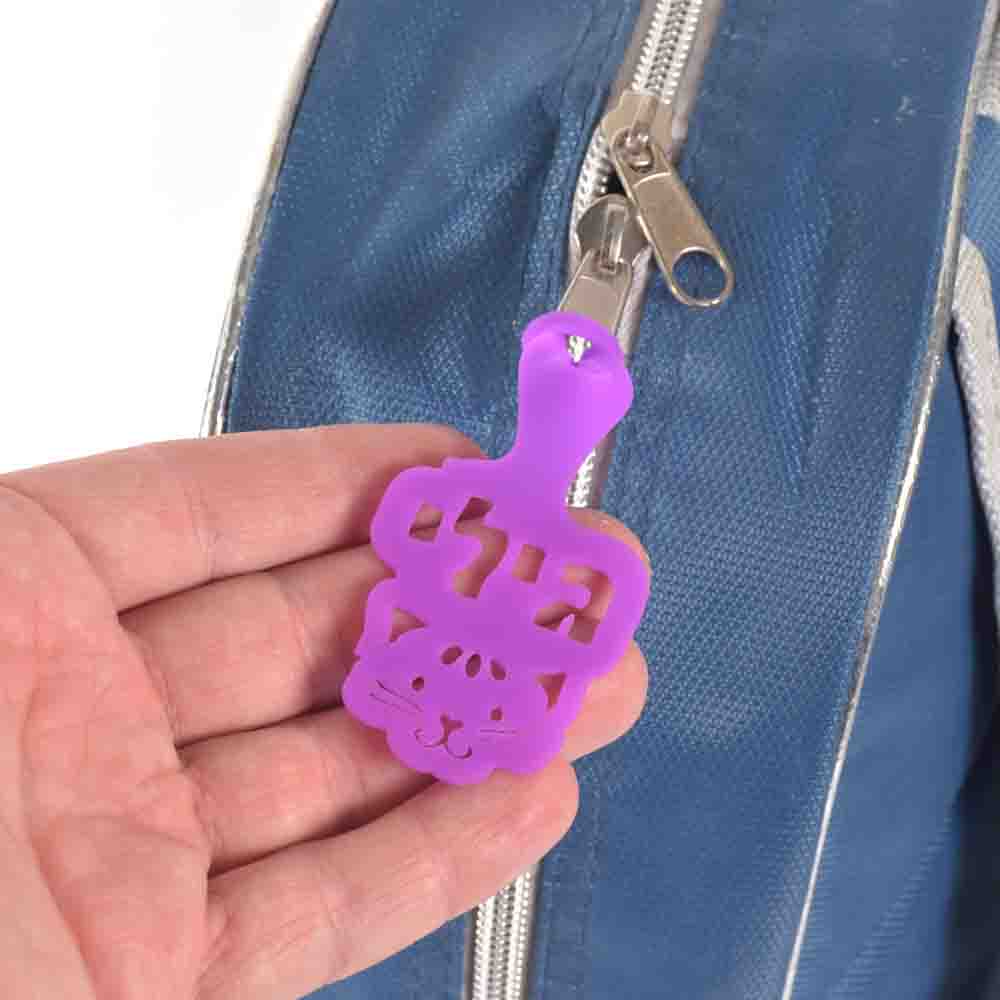 תווית סיליקון עם שם ואיור של חיה