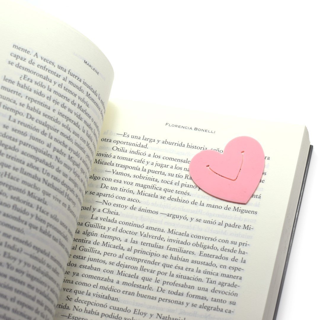 סימניה לספר בצורה של לב