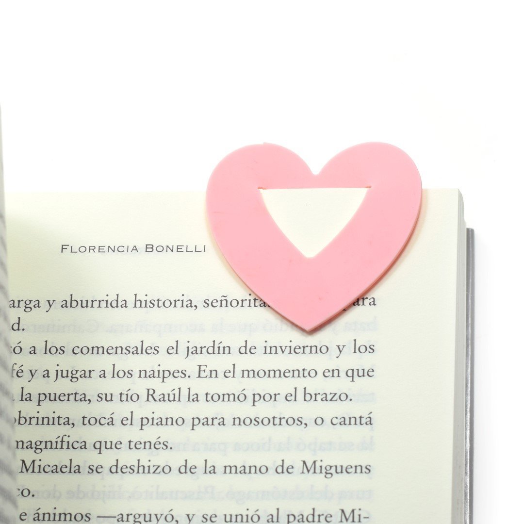 סימניה לספר בצורה של לב